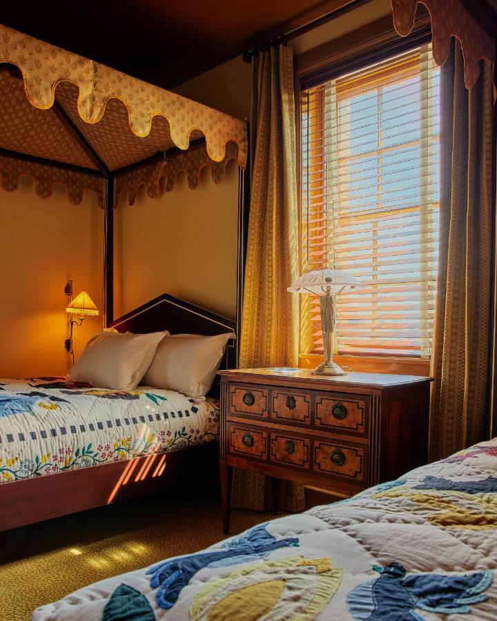 Ulysses, An Ash Hotel Baltimore Bagian luar foto