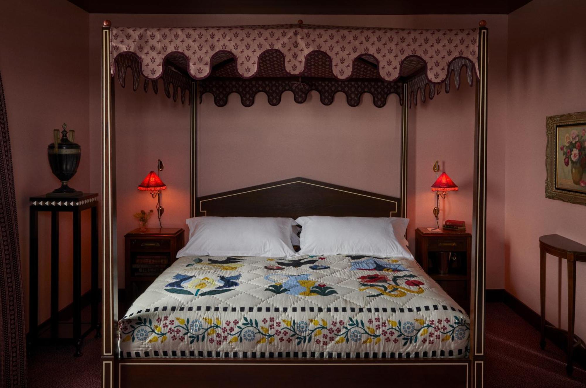 Ulysses, An Ash Hotel Baltimore Bagian luar foto